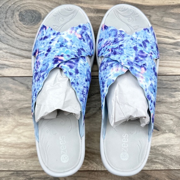 NEW Bzees Sahara Comfort Stretch Slide Wedge Sandal 8.5M 38.5 Blue Tie Dye - Picture 9 of 12